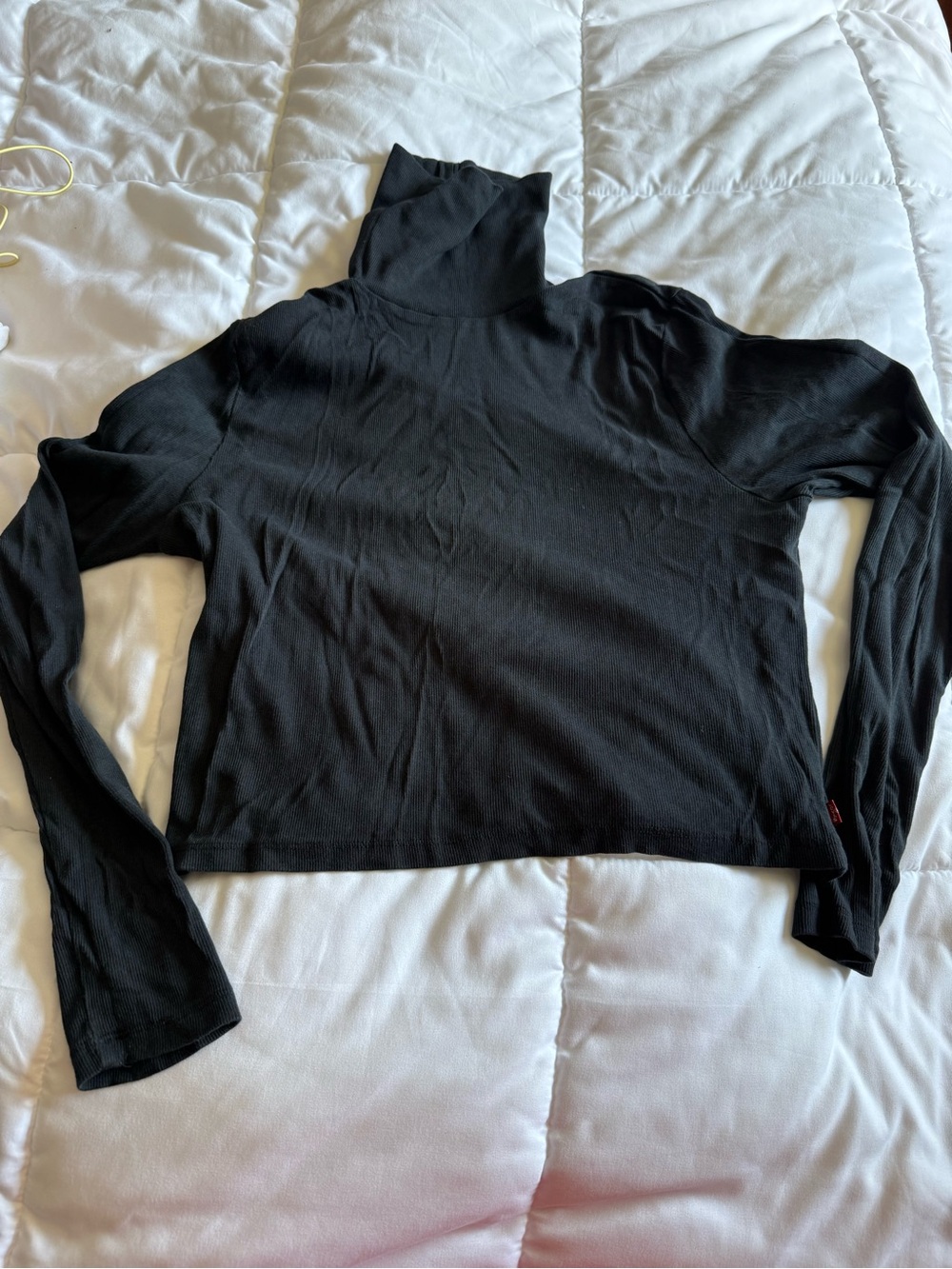 Levi's Black Long-Sleeve Turtleneck Top